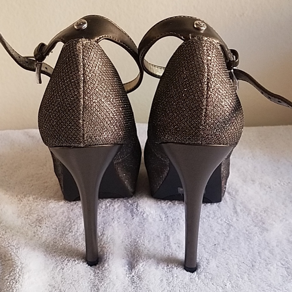 Hi Heels - Picture 3 of 4